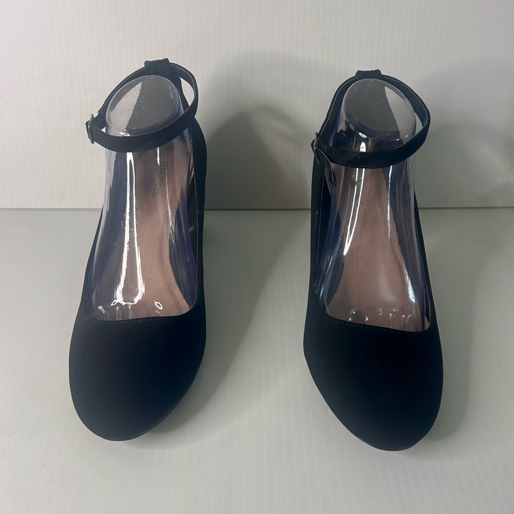🖤Madeline Black Faux Suede Pumps w/ Ankle Straps and Block Heel🖤